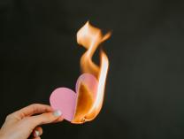 Berjalan bersama yang Terluka: Makna Kehadiran 